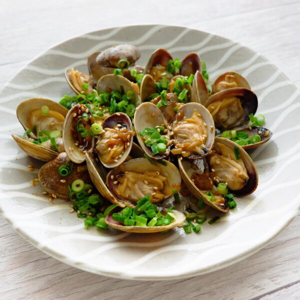 じゅわっと醤油で引き立つ！ あさりの香りネギガーリック炒め