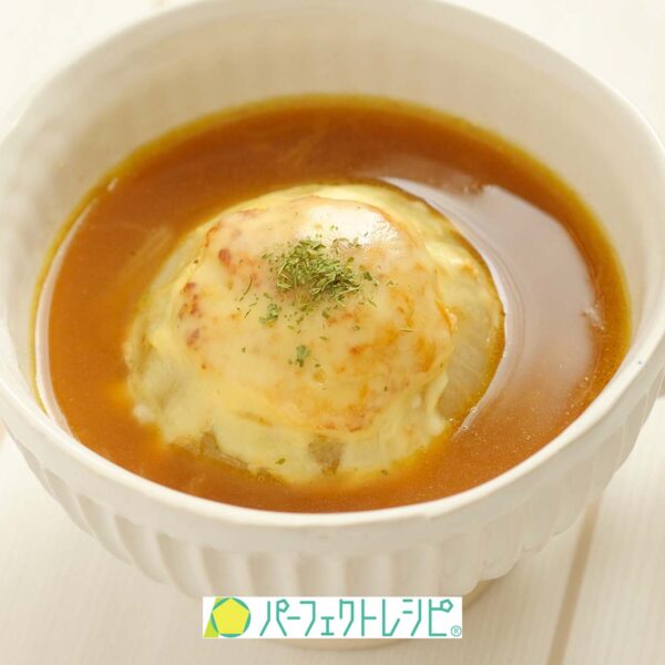 まるごと玉ねぎの肉詰めオニオンスープ